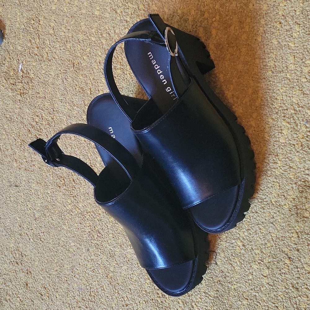 Madden Girl Chunky Platform Sandels
